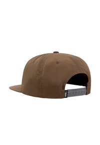 Ruskea snapback-lippis, jossa on kuusi brodeerattua ilmanaukkoa, nappi päällä ja säädettävä harmaa muovihihna, jossa on Vans-logo-tarra takana.