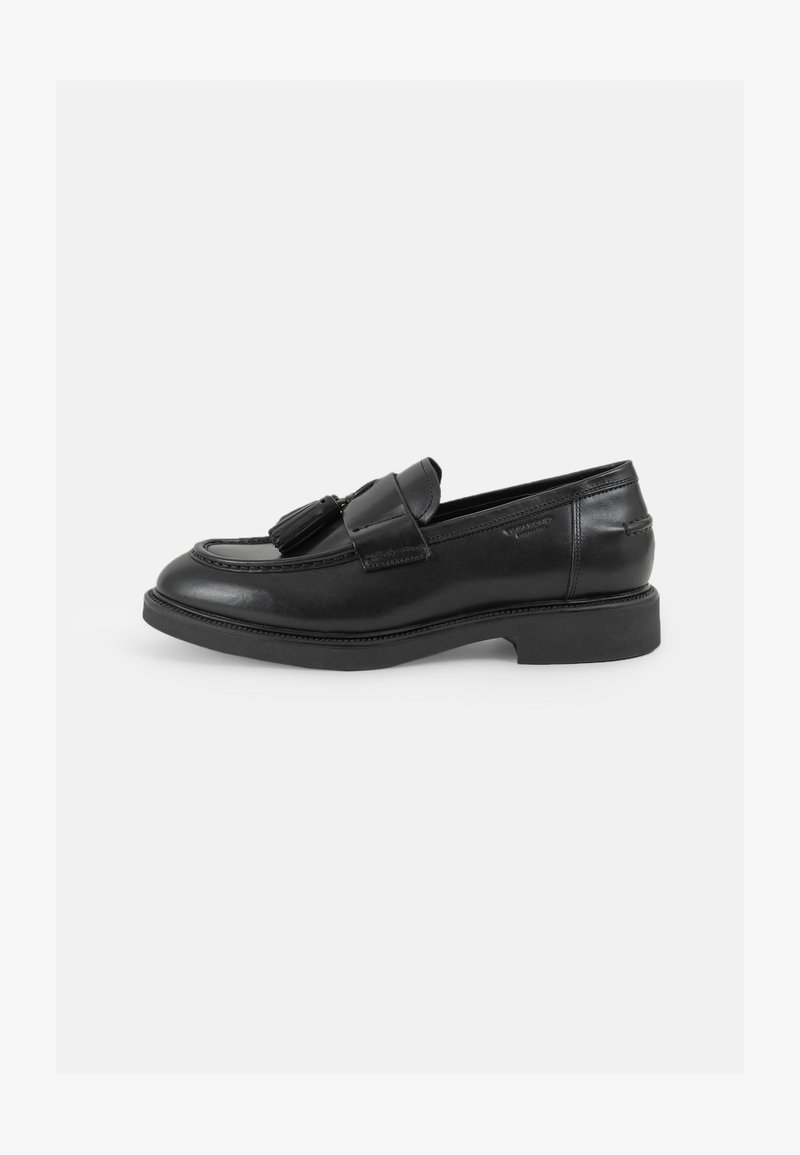 Mocasini din piele neagră cu vârful rotund, ciucuri decorativi, detalii cusute și o talpă joasă din cauciuc. Design clasic, ușor de încălțat.
