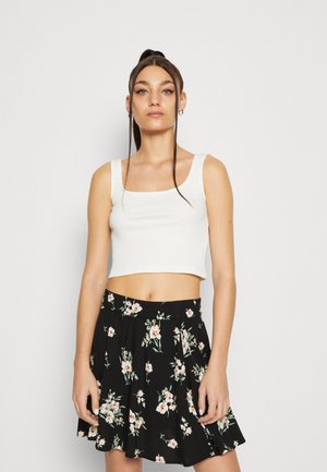 Pieces, PCNUKISA CROPPED TANK - Topp - cloud dancer
