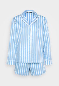 Lichtblauw gestreept pyjama set met witte strepen, bestaande uit een collared lange mouw top en bijpassende shorts, gemaakt van zachte katoen.