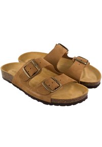 Sandalias de ante marrón con dos correas ajustables con hebillas, plantilla texturizada y suela de goma marrón oscura. Diseño casual adecuado para clima cálido.