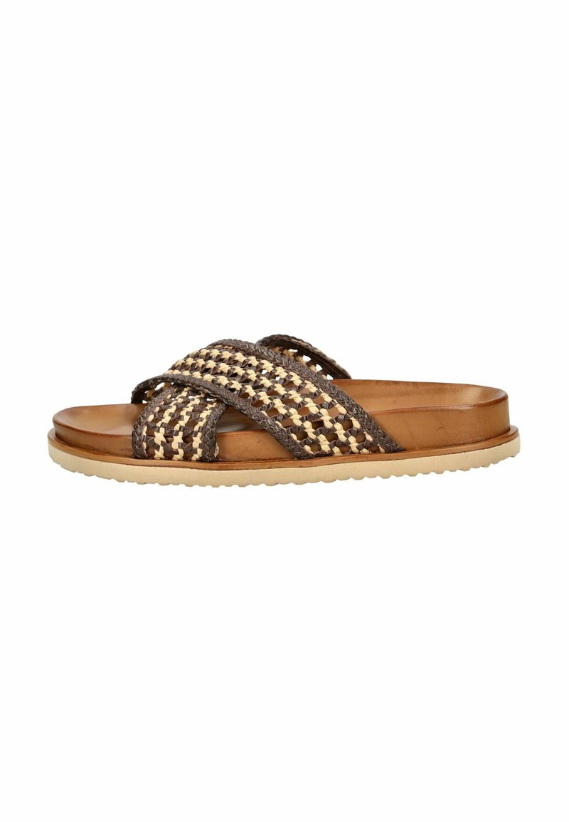 Infradito piatti intrecciati marroni e beige, con design aperto, suola piatta e cinturini tessuti testurizzati su una soletta in pelle liscia.