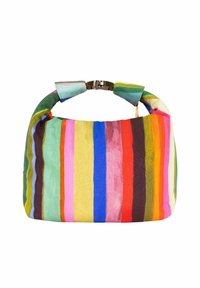 Mehrfarbige gestreifte Handtasche mit einem weichen Stoffkörper, runder Form und einem Verschluss. Sie hat vertikale Streifen in verschiedenen kräftigen Farben.