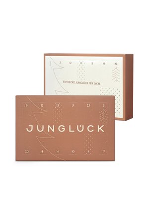 Brown cardboard advent calendar with embossed numbers and geometric patterns, featuring the text "JUNGLÜCK" in a bold font.