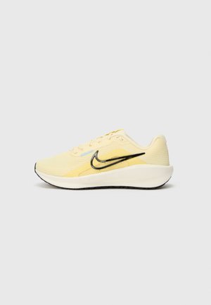 DOWNSHIFTER 13 - Chaussures de running sur route - alabaster/black/soft yellow/sail/light armory blue