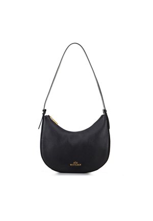 Bolso hobo de cuero negro con un acabado texturizado, hardware de cremallera dorado y una silueta curva. Presenta una sola correa larga para el hombro.