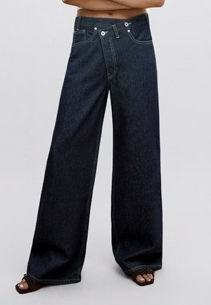 Bershka, DENIM WIDE CROSSED - Wide Leg - royal blue