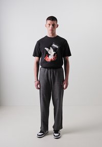 Puma RELAXED TRACK PANTS - Trainingsbroek - black/alpine snow