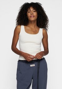 10DAYS SLIM FIT biały