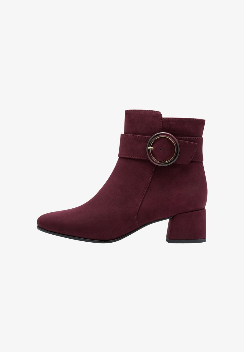Stivaletti borgogna in suede con tacco a blocco, dotati di una banda larga e dettaglio con fibbia circolare. Forma a punta, design elegante.