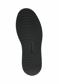 Semelle de chaussure en caoutchouc noir avec des rainures en motif de vagues, comportant un logo en relief au centre et un design à bout rond.