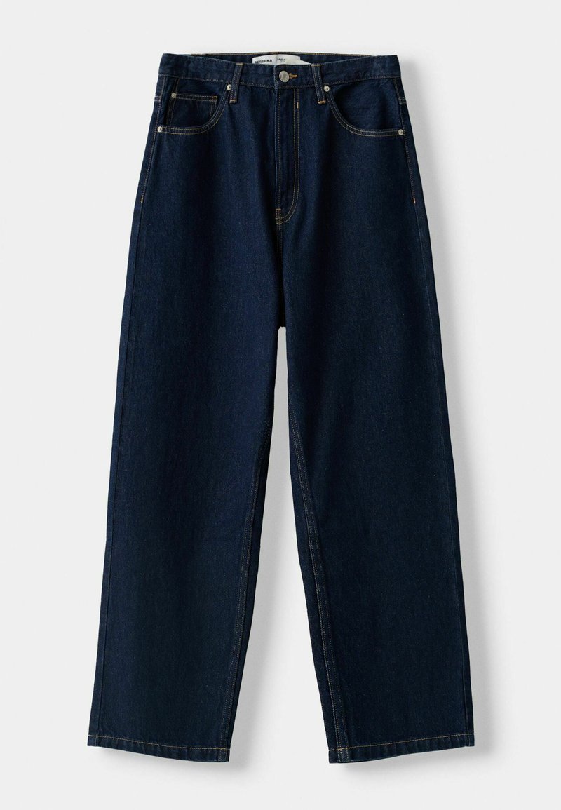 Jean large bleu foncé en denim, avec cinq poches, coutures visibles et fermeture à bouton à l'avant. Coupe droite classique.