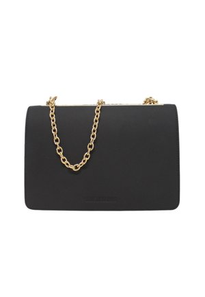 Schwarze Lederhandtasche mit einer goldenen Kettenriemen, rechteckiger Form, glatter Textur und einem dezenten Logo auf der Vorderseite.