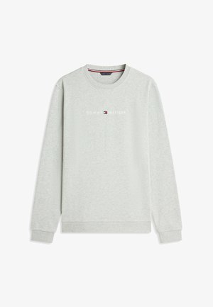 Felpa grigia chiaro a maniche lunghe con scollo tondo, con la scritta "Tommy Hilfiger" e un piccolo logo della bandiera americana al centro del petto.