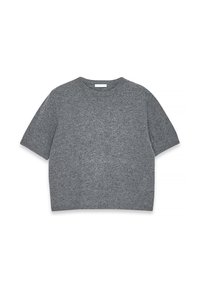 Pull en tricot gris à manches courtes avec un col rond. Fabriqué en tissu doux avec une texture lisse et un motif chiné subtil.