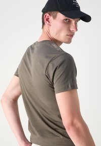 Mads Nørgaard THOR TEE - Pamata T-krekls - beluga