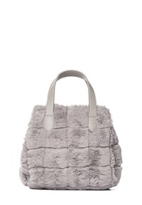 Grijze handtas van nepbont met een rechthoekige vorm, gewatteerde textuur en korte grijze leren handvatten. Heeft een zachte en weelderige uitstraling.