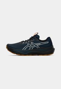 Baskets de course bleues avec une tige texturée, logo blanc, outsole noire et accent orange au niveau du talon. Dotées d'une conception de semelle intermédiaire rembourrée.