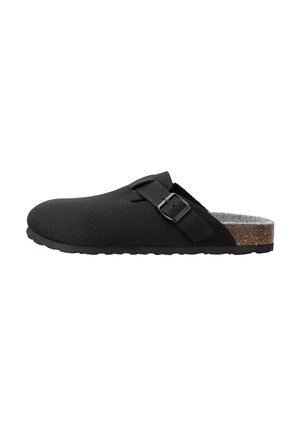 Schwarzer Slip-on-Clog mit textilem Obermaterial, verstellbarem Riemen mit Metallschnalle, Korkfußbett und profilierter Gummisohle.