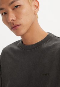 Levi's® RED TAB™ VINTAGE TEE - T-shirts basic - pirate black