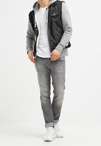 YOURTURN Väst - black