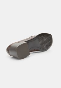 Bata Scarpe senza lacci - marrone