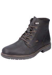 Botas de tobillo de cuero marrón con acabado texturizado, acentos metálicos y cordones marrones. La suela de goma tiene surcos para mayor agarre.