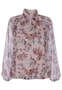 Blusa floreale in tessuto leggero e trasparente, con colletto alto, maniche lunghe a sbuffo e uno sfondo rosa con motivi botanici multicolori.