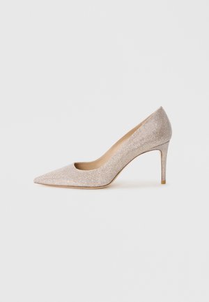 Pointed-toe high heel shoe in light metallic fabric, with a sleek silhouette and a thin stiletto heel. Smooth interior lining.