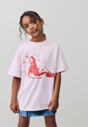 Next REGULAR FIT - OLIVIA RODRIGO  - Tricou cu imprimeu - pink