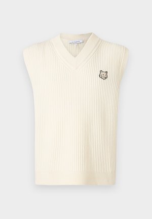 Cremefarbenes ärmelloses Sweater mit V-Ausschnitt-Design, das vertikale Rippungen und ein kleines gesticktes Tierlogo auf der linken Brust aufweist.