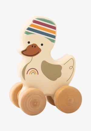 Holzente Spielzeug mit abgerundeten Formen, hellcremfarbiger Oberfläche, mehrfarbigem gestreiftem Hut, Rädern und dekorativem Regenbogenmuster am Körper.