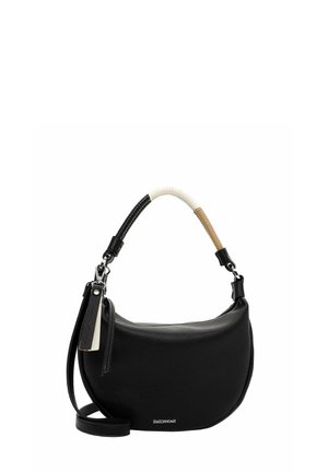 Musta puolikuun muotoinen käsilaukku, jossa monivärinen lyhyt kahva ja pitkä olkahihna, pieni logo ja kaksi roikkuvaa nahkatunnistetta.