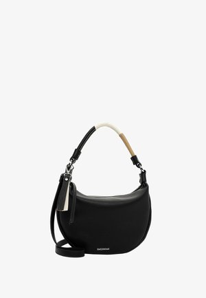 Sac à main noir en forme de croissant avec une poignée courte multicolore et une longue bandoulière, comprenant un petit logo et deux étiquettes en cuir suspendues.