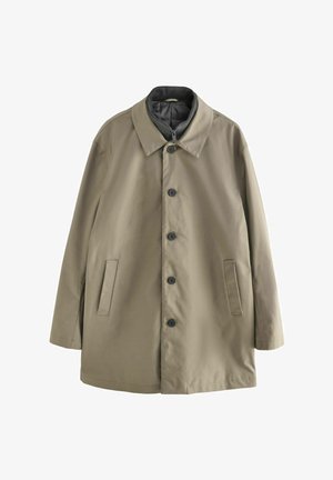 Manteau trench kaki en tissu lisse, avec une fermeture à boutons sur le devant, un col pointu, deux poches latérales et une coupe décontractée.