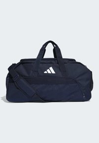 Marineblauwe sporttas met een gestructureerde oppervlakte, een verstelbare schouderriem, handvatten bovenaan en een wit logo. Heeft een ritsvak.