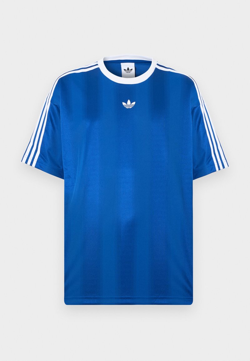 Königsblaues sportliches T-Shirt aus glattem Stoff, mit weißen Streifen an den Ärmeln und einem kleinen weißen Logo auf der Brust.