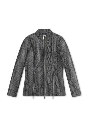 Jachetă gri cu mâneci lungi, imprimeu negru cu șarpe, fermoar frontal, două buzunare verticale cu fermoar și un guler scurt.