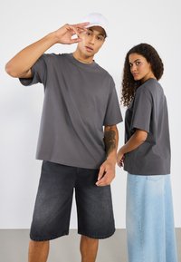 YOURTURN - UNISEX BASIC BOXY T SHIRT - T-shirt basic - forged iron Miniatuurafbeelding 1