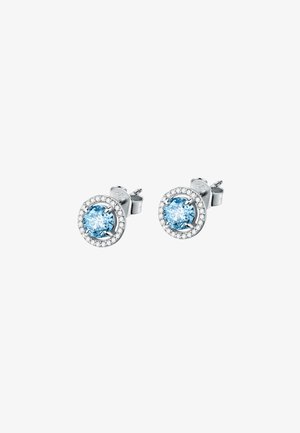Orecchini a perno in argento sterling con gemme rotonde di un delicato blu chiaro circondate da un'aureola di piccole pietre trasparenti, finitura lucida.