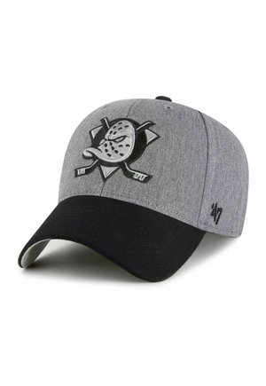 Graue und schwarze Baseballkappe mit gesticktem wütendem Hockeymasken- und gekreuzten Schlägern-Logo vorne sowie '47'-Markenzeichen an der Seite.