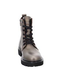 Metallisk grå läderankelsko med svarta snören, bruna detaljer, gummisula och en ögla för att dra i toppen. Texturerad yta synlig.