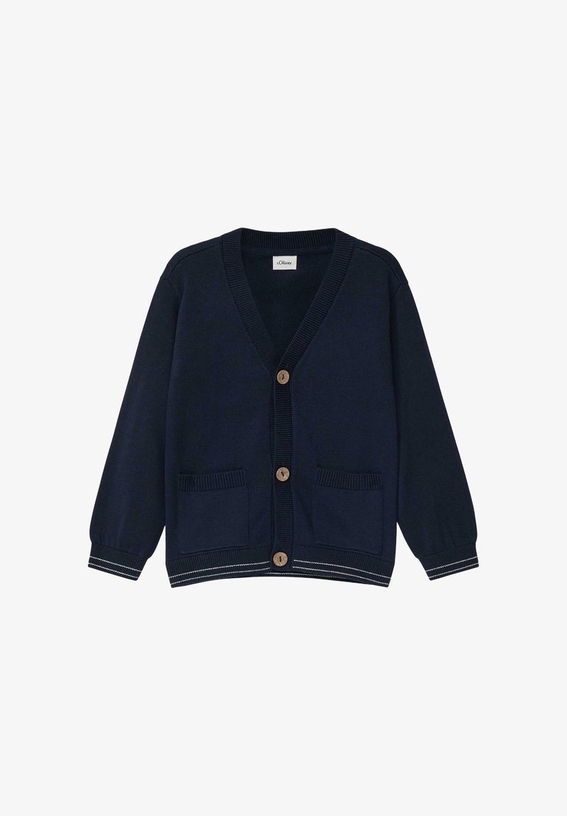 Tamsiai mėlynas mezgintas kardiganas su V formos iškirpte, ilgomis rankovėmis, keturiais mediniais mygtukais ir ribotomis rankogalais bei apačia. Turi du priekinės kišenes.