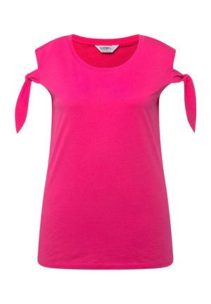 Helderroze T-shirt met een ronde halslijn, korte mouwen met strikaccenten op de schouders, gemaakt van een gladde, lichtgewicht stof.