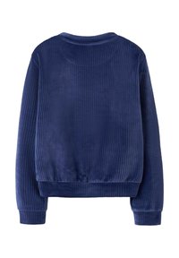 Maglione a maniche lunghe ribbed blu navy con scollatura a girocollo e polsini e orlo elasticizzati, mostrato da dietro.