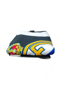 Grijs en witte gevouwen dekentje met een kleurrijk kroonlogo met gele en blauwe accenten, weergegeven op een effen achtergrond.