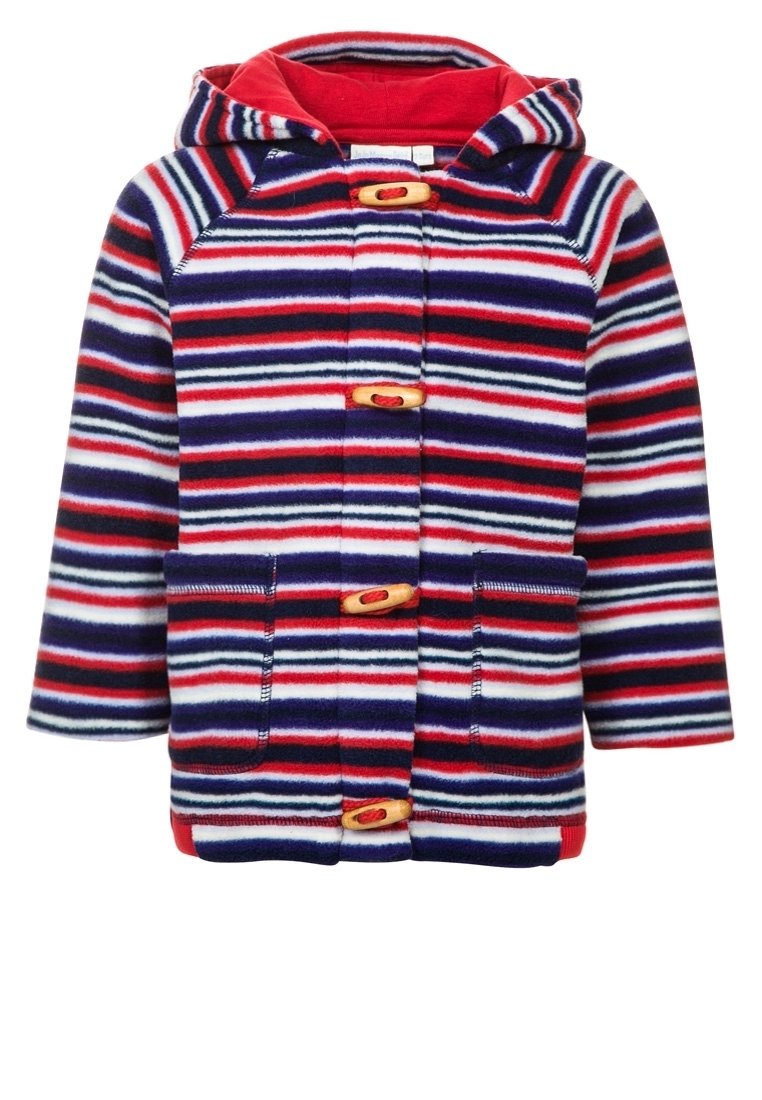 Pruhovaný kabát s kapucí v námořnické modré, červené, bílé a fialové barvě. Obsahuje dřevěné zapínací knoflíky, dvě přední kapsy a červenou podšívku v kapuci.