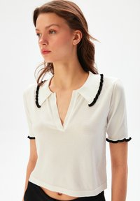 adL COLLAR FRILLED - Poloshirt - bone