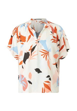 Biała bluzka z krótkim rękawem z abstrakcyjnymi wzorami liści w kolorach pomarańczowym, czarnym, niebieskim i różowym oraz małym kołnierzem w kształcie litery V.