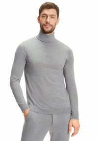 Maglione grigio a collo alto realizzato in tessuto morbido, con maniche lunghe, un design aderente e una superficie liscia e testurizzata.